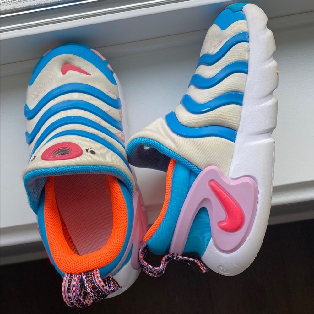Preowned NIKe toddler  Slip-On Shoes 8.5